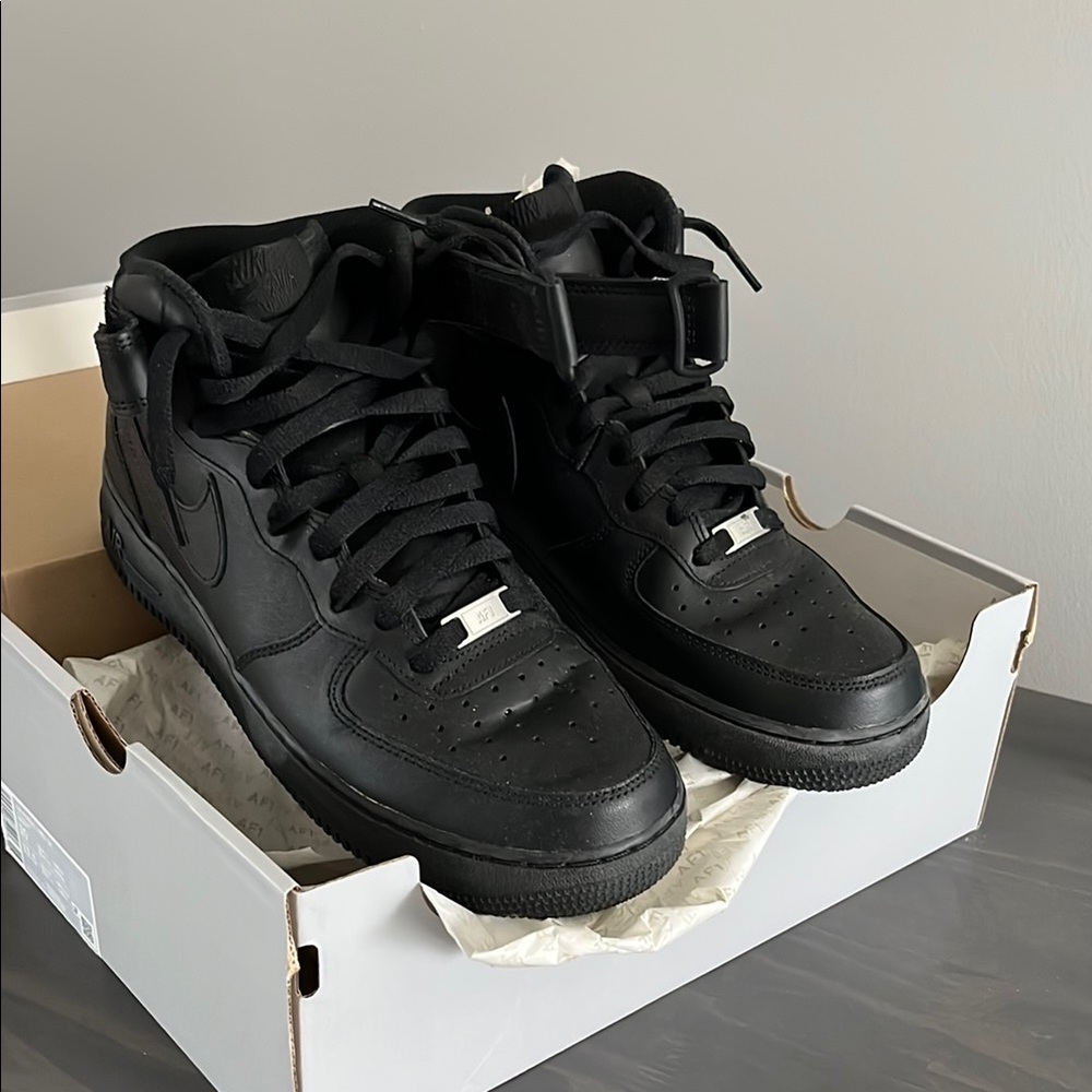 Pre-owned Nike Air Force 1 Mid 07 Sneakers